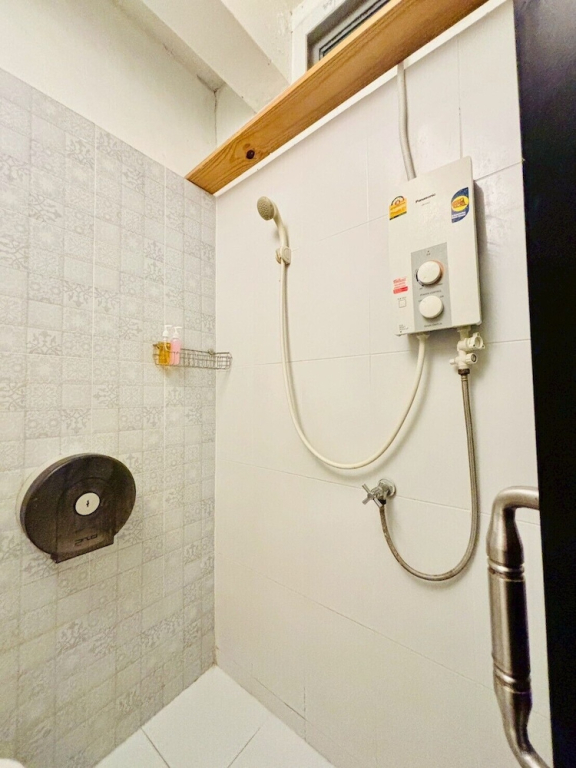 Sukhum Charoen Krung Tak-Sin bridge guest house