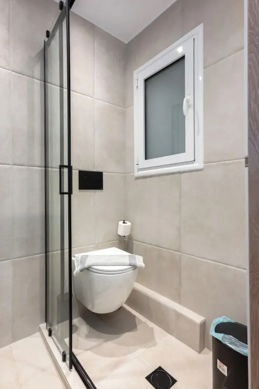 Stylish 2BR flat near hospital & metro