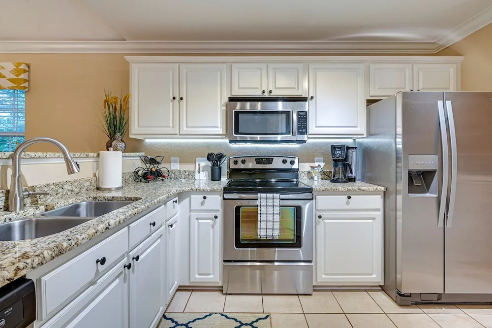 Highend Pawleys Island Condo w/ Porch & Pools!