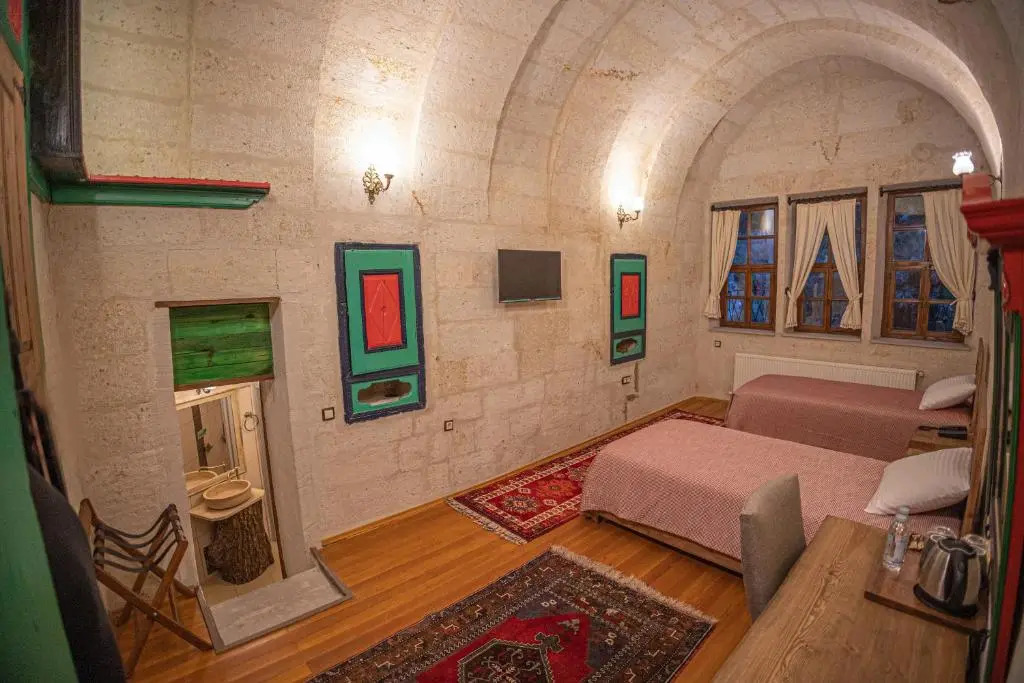 Pietra Cave Suites