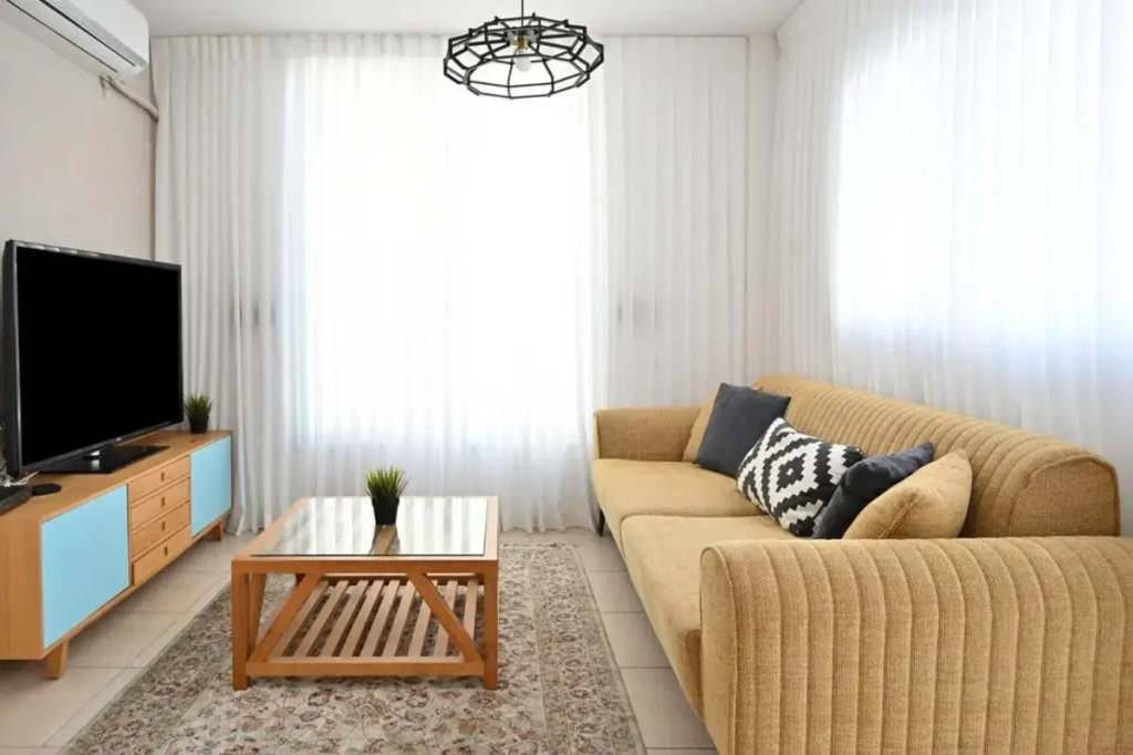Cool & Fun 2BR in Rotshilde area by HolyGuest