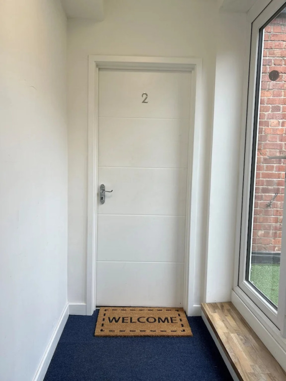 Immaculate 2-bed Apartment Town Centre