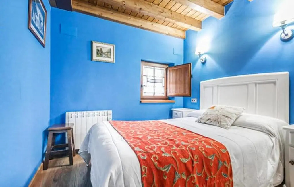 House with 3 bedrooms in Trescares with wonderful mountain view and enclosed garden 20 km from the beach
