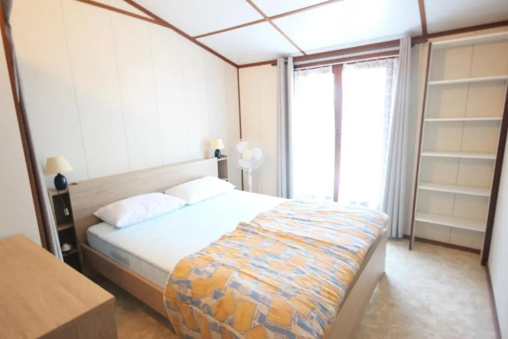 Belle villa de Vacances en angle climatisée, domaine TAMARIS, 4 chambres 7-9 couchages, Wifi, accès aux piscines payant, 900m de la mer LRTAMQ10