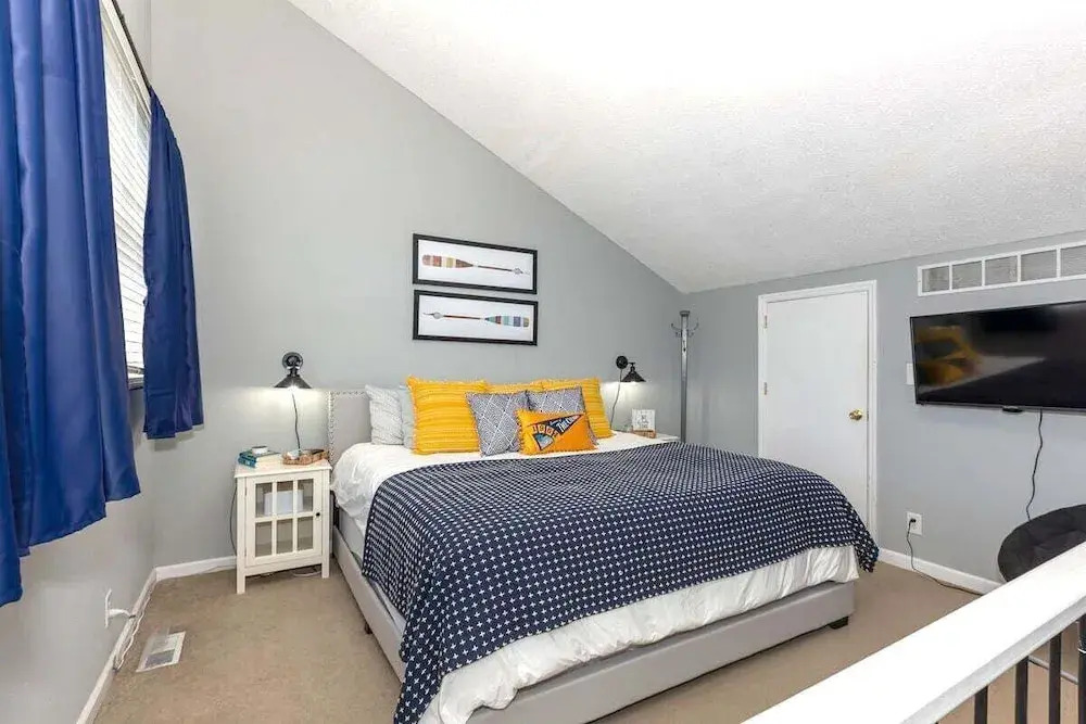 3 Bedroom Osage Beach Condo w/ Pool & Main Channel Views