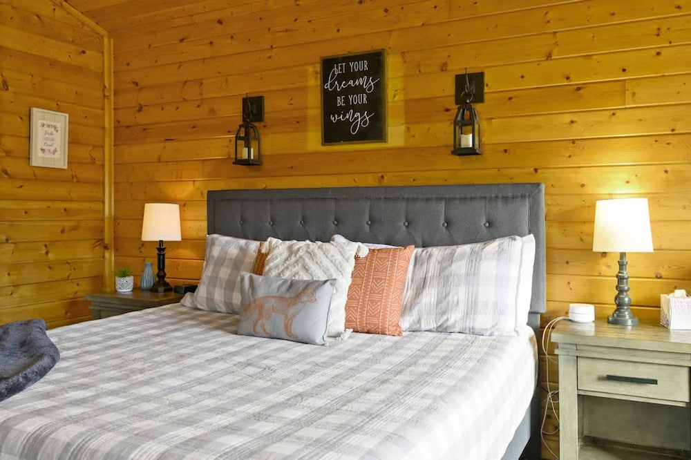 Great View Location Studio Log Cabin Hot Tub