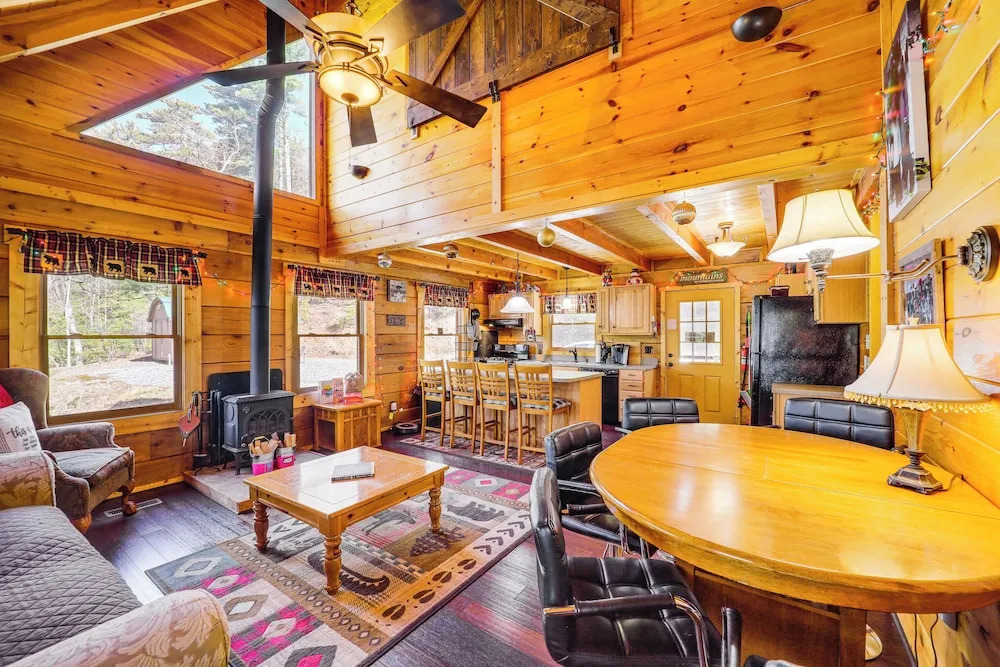 Cozy Family Cabin w/ Hot Tub - 10 Mi to App State!