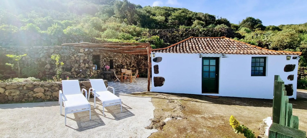 VV Casa Bastina "by henrypole home"