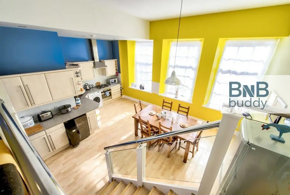 3bed/3bath Townhouse With Free Parking and Balcony