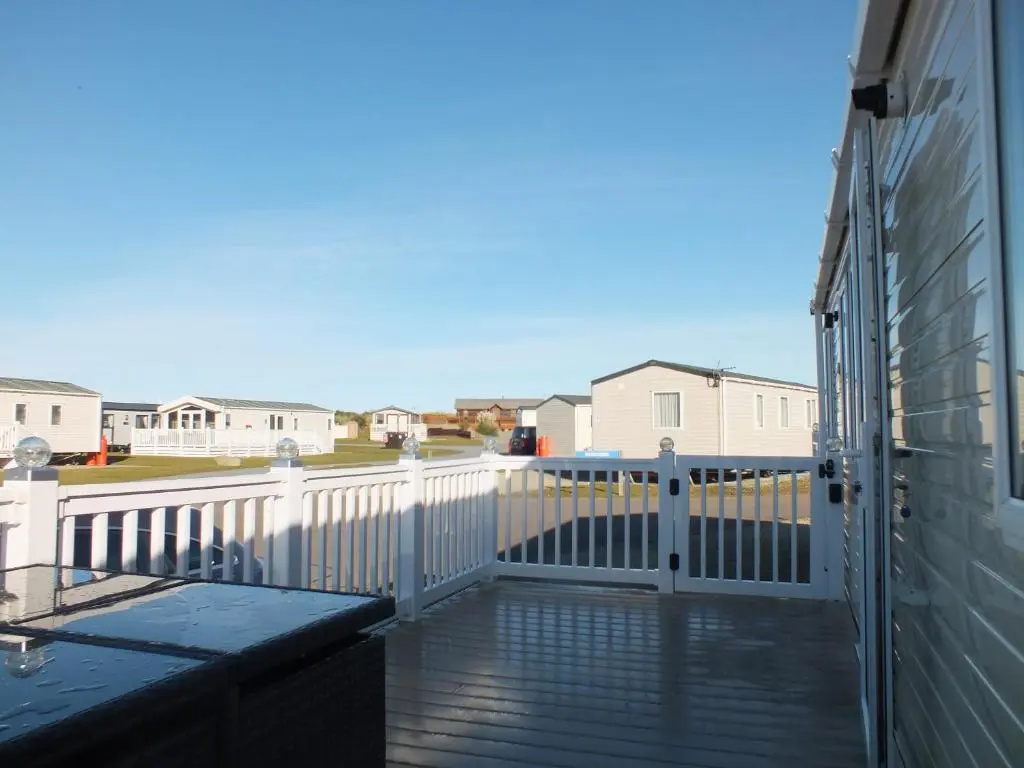 Beachside Lighthouse 14