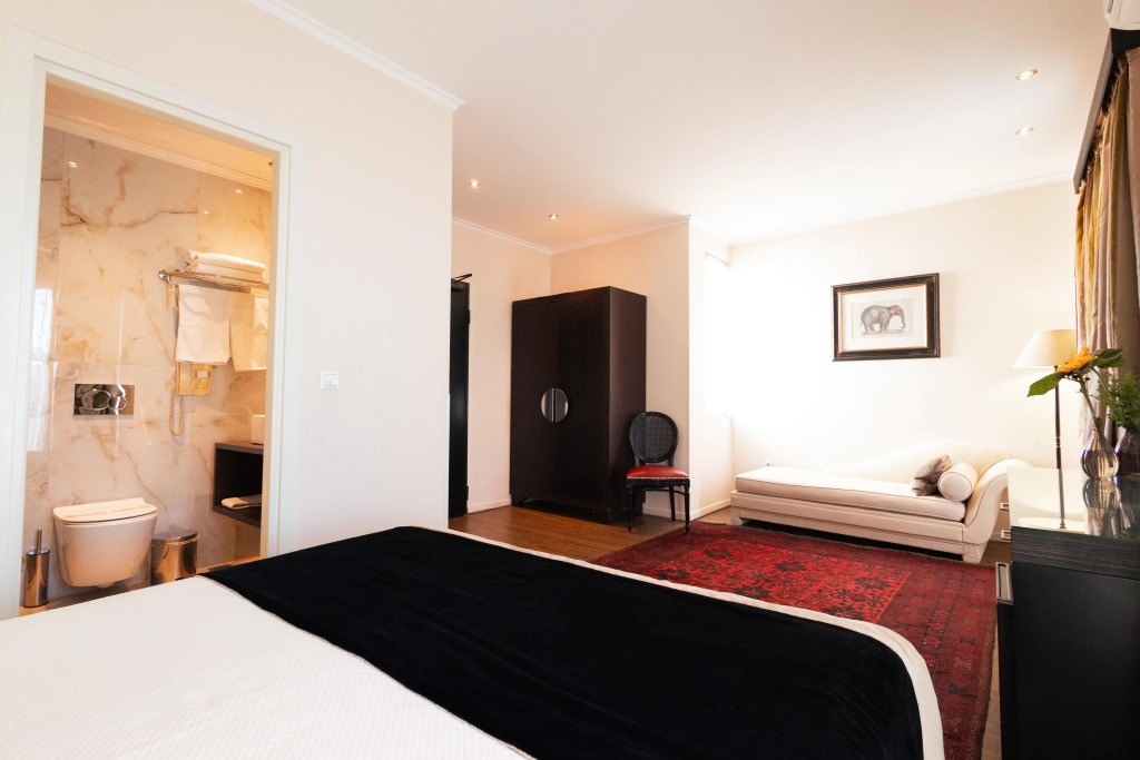Best Western Plus Embassy Hotel