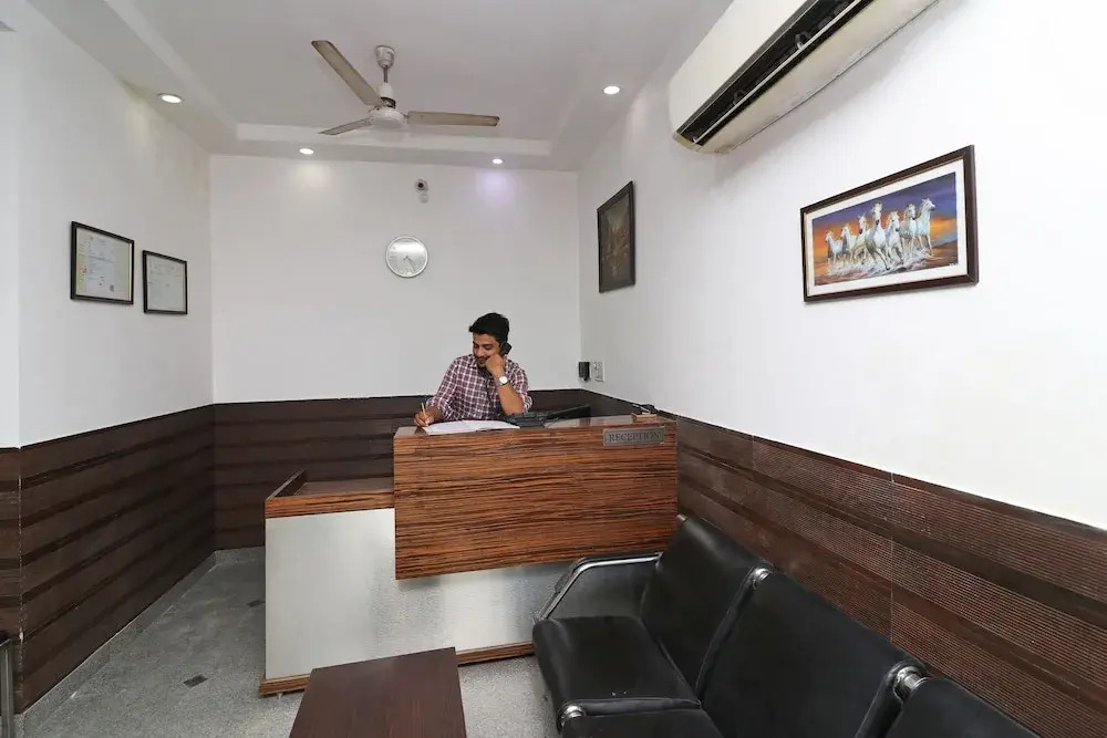 OYO 18753 Hotel Glance Inn