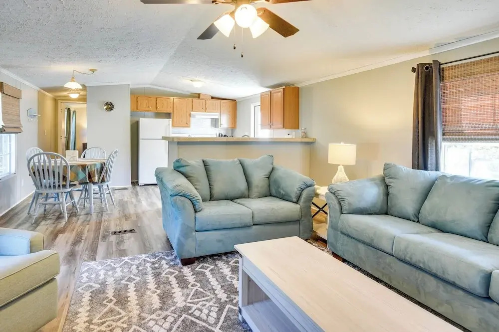 Supply Cottage w/ Deck < 2 Mi to the Beach!