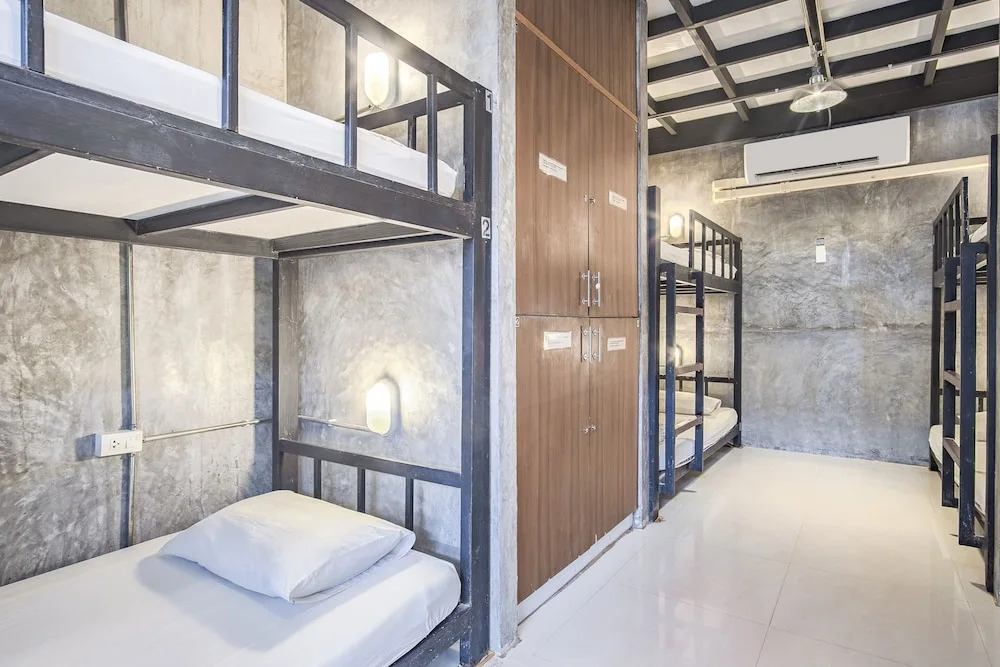 OYO 585 Freedom Hostel @ Phi Phi