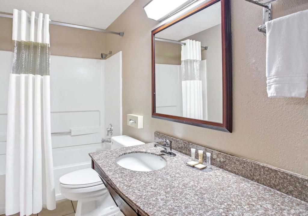 Holiday Inn Express & Suites Tampa Stadium - Airport Area by IHG
