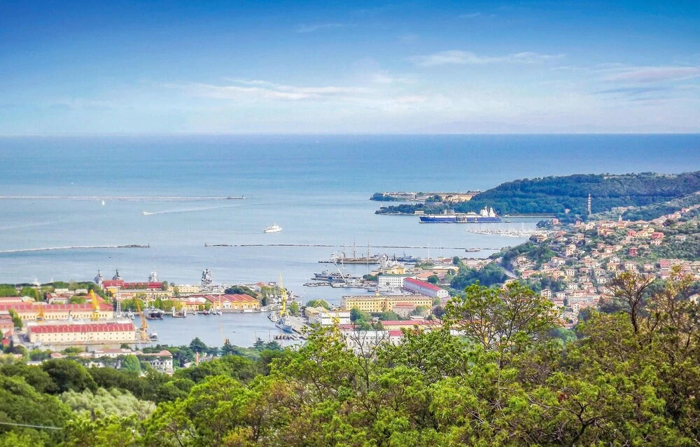 Amazing Apartment in Fezzano With Wifi and 2 Bedrooms