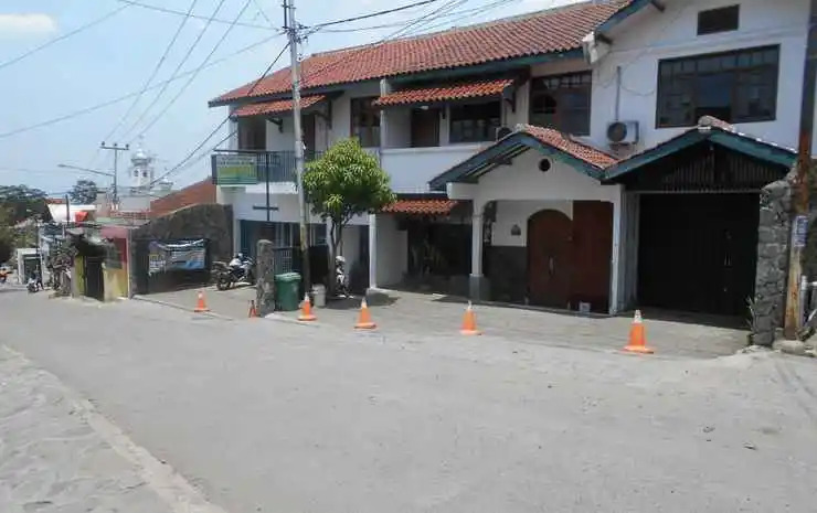 Rumah Syariah & Kolam Renang Bugenville Guesthouse