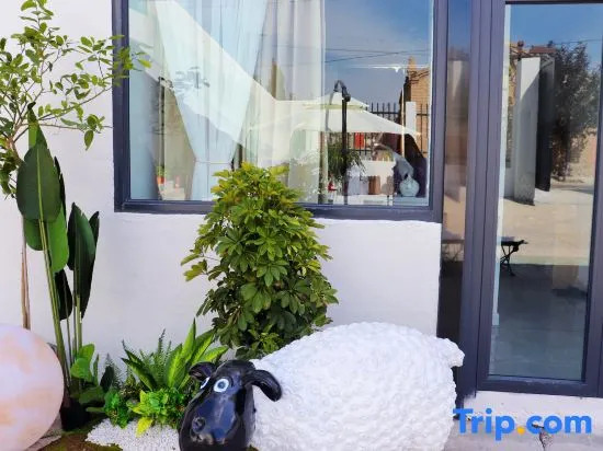 Yixi Xiaoju · Starry Sky Courtyard · Light Luxury Sojourn Guesthouse (Tekes Bagua City Branch)