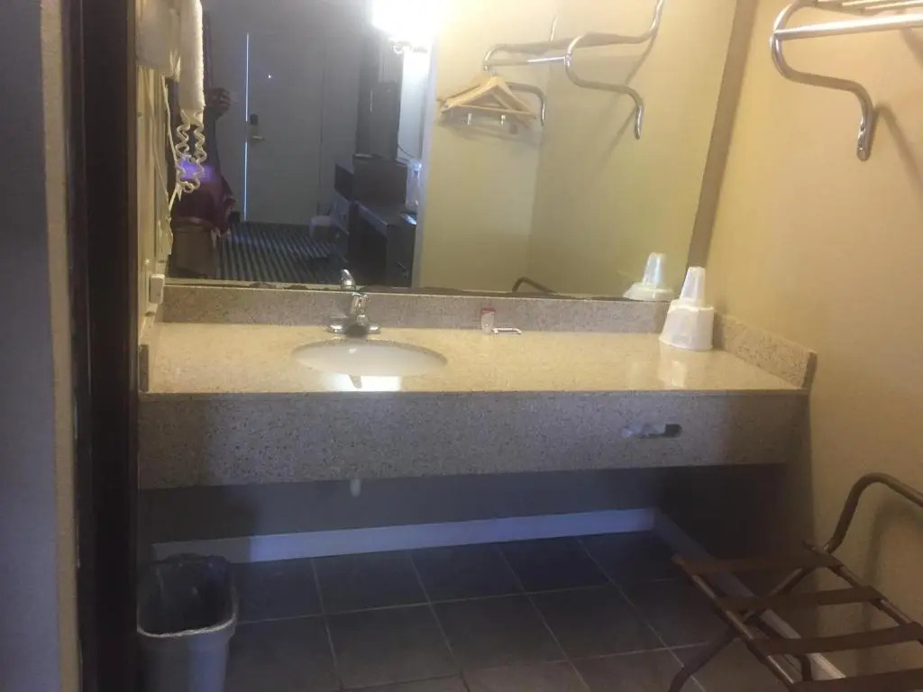 Americas Best Inn & Suites Eureka