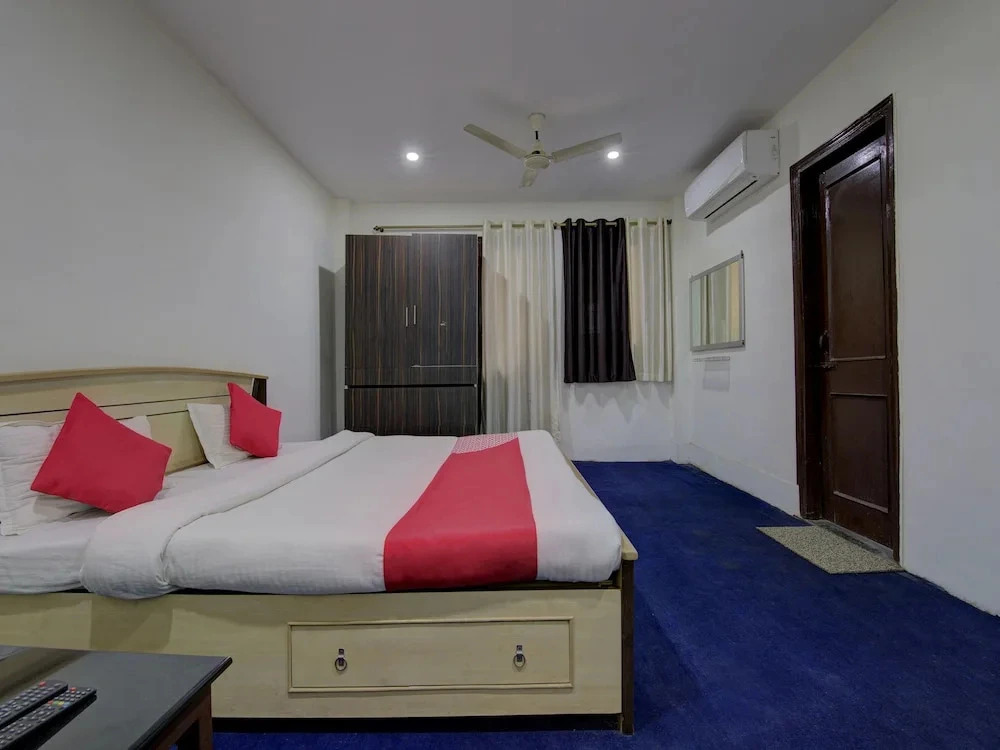 Hotel Park Street 2 by OYO Roooms