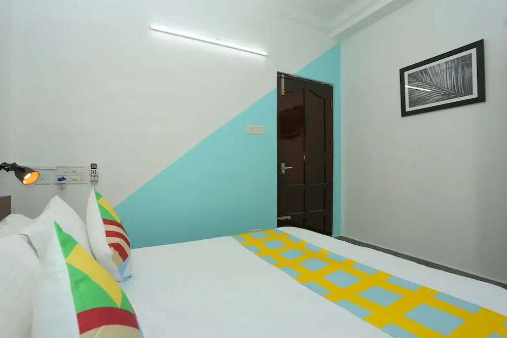 OYO Home 23654 Designer 2BHK