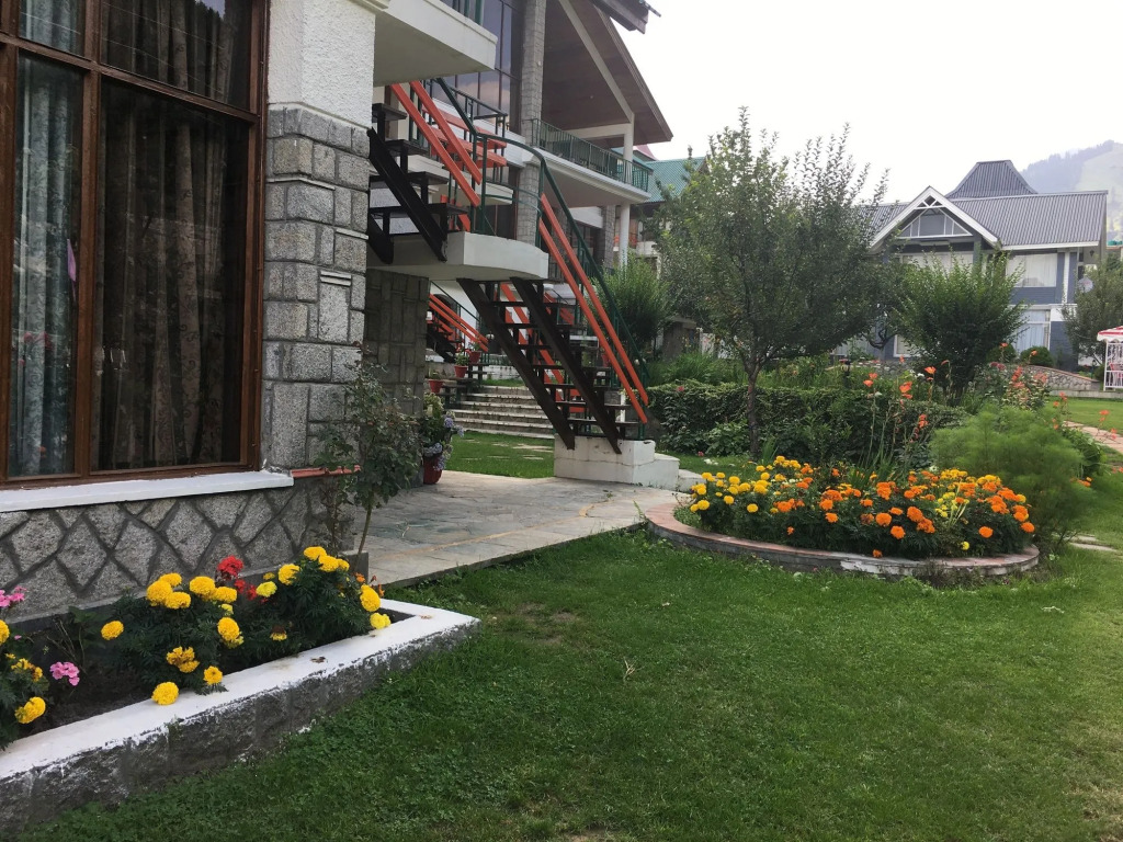 The Highland Park - A Truly River side Resort