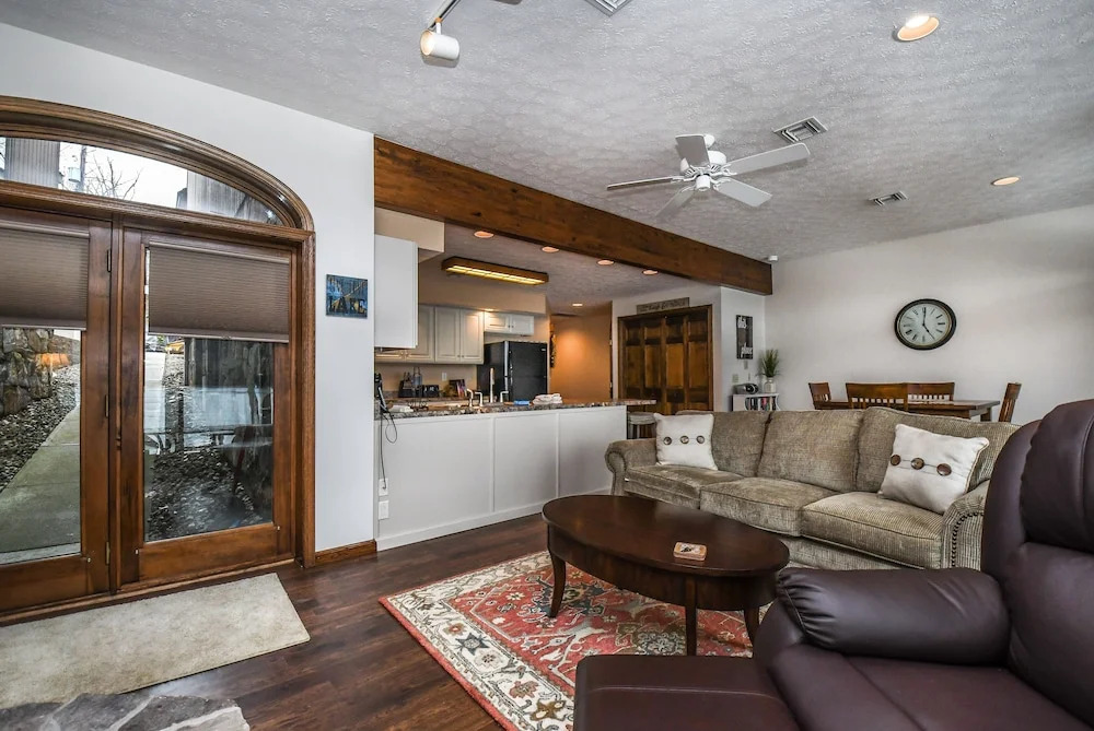 Glendale Shores 2 Bedroom Townhome #20