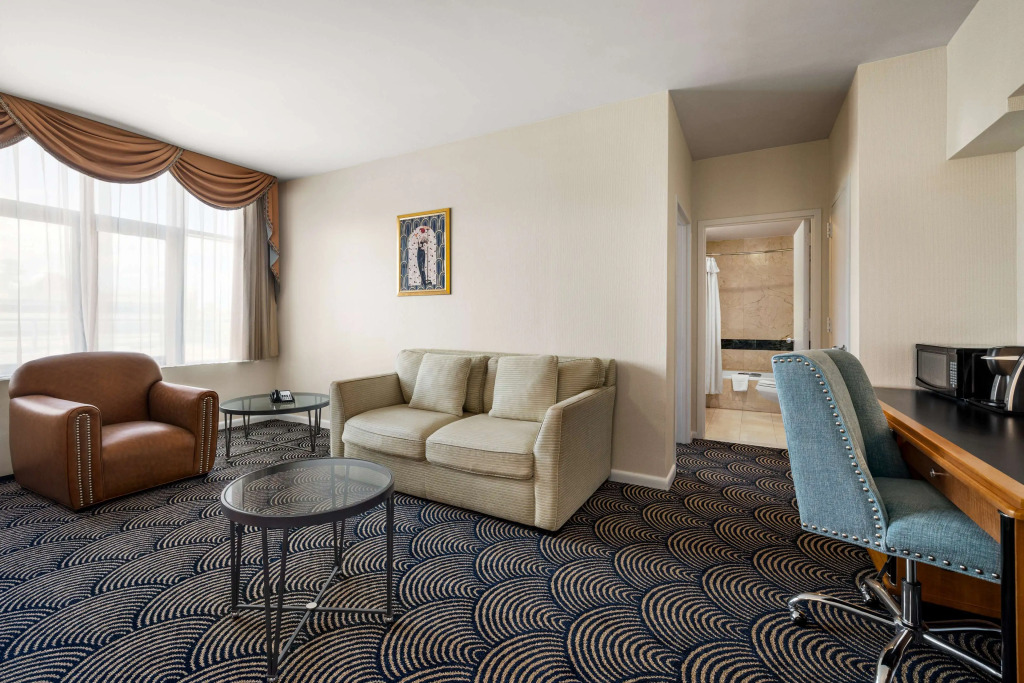 Inn at Great Neck, WorldHotels Crafted