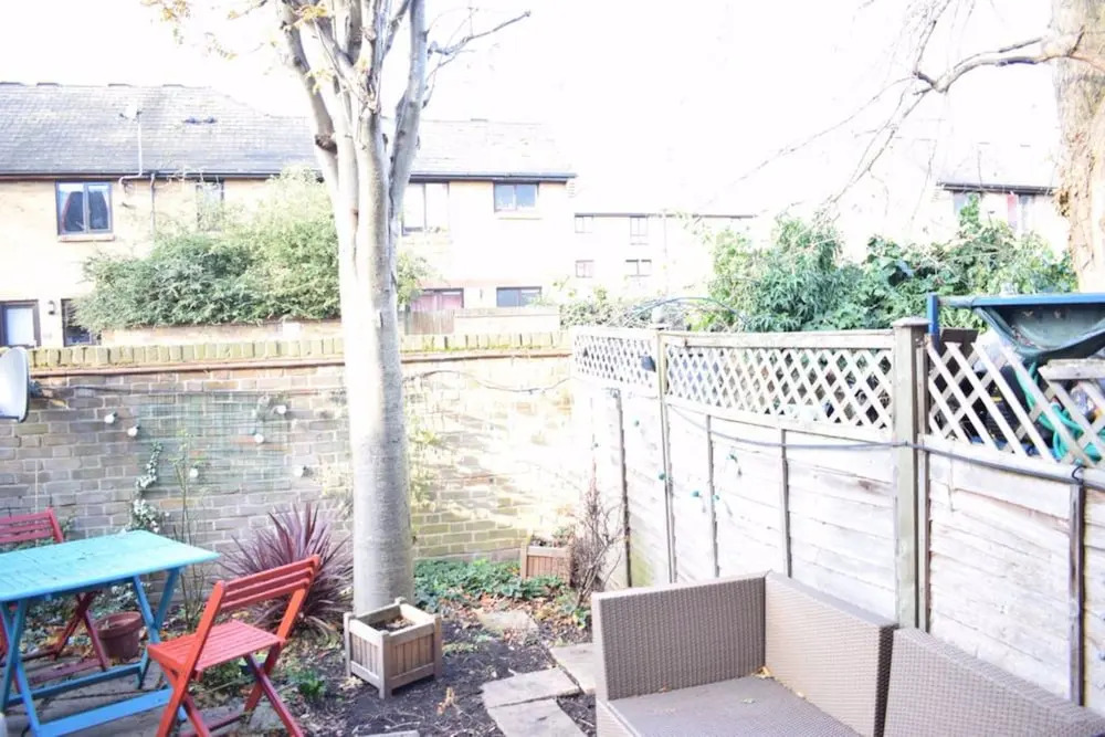 1 Bedroom House Near The City Accommodates 4
