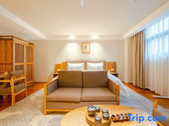 Leader Hotel