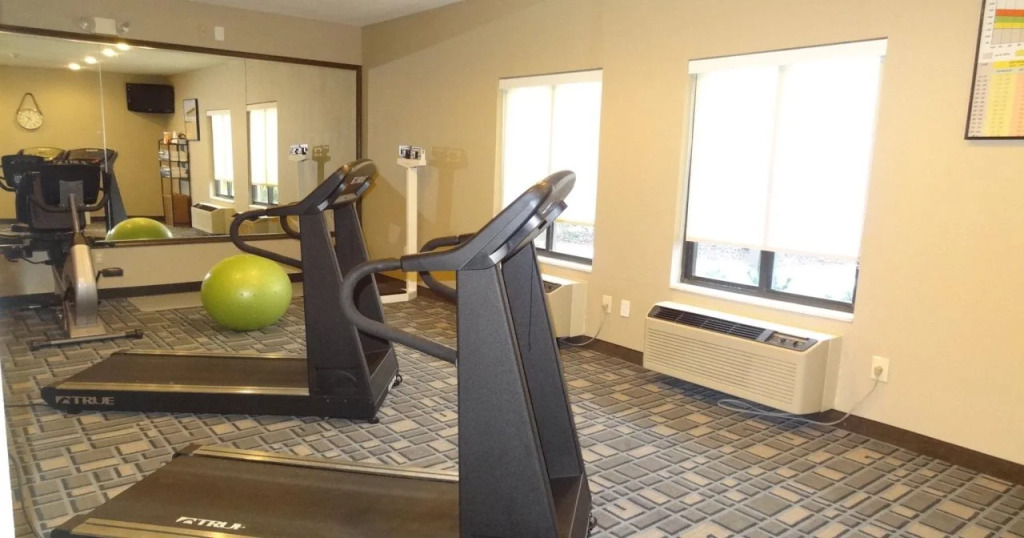 Holiday Inn Express Hotel Kansas City - Bonner Springs by IHG