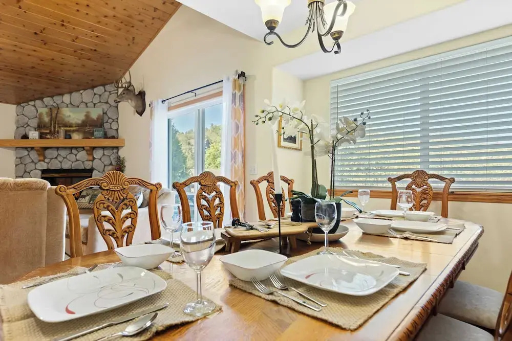 Alpine Retreat w/ Private Deck, Views, Outdoor Dining Alpen Drive by Avantstay