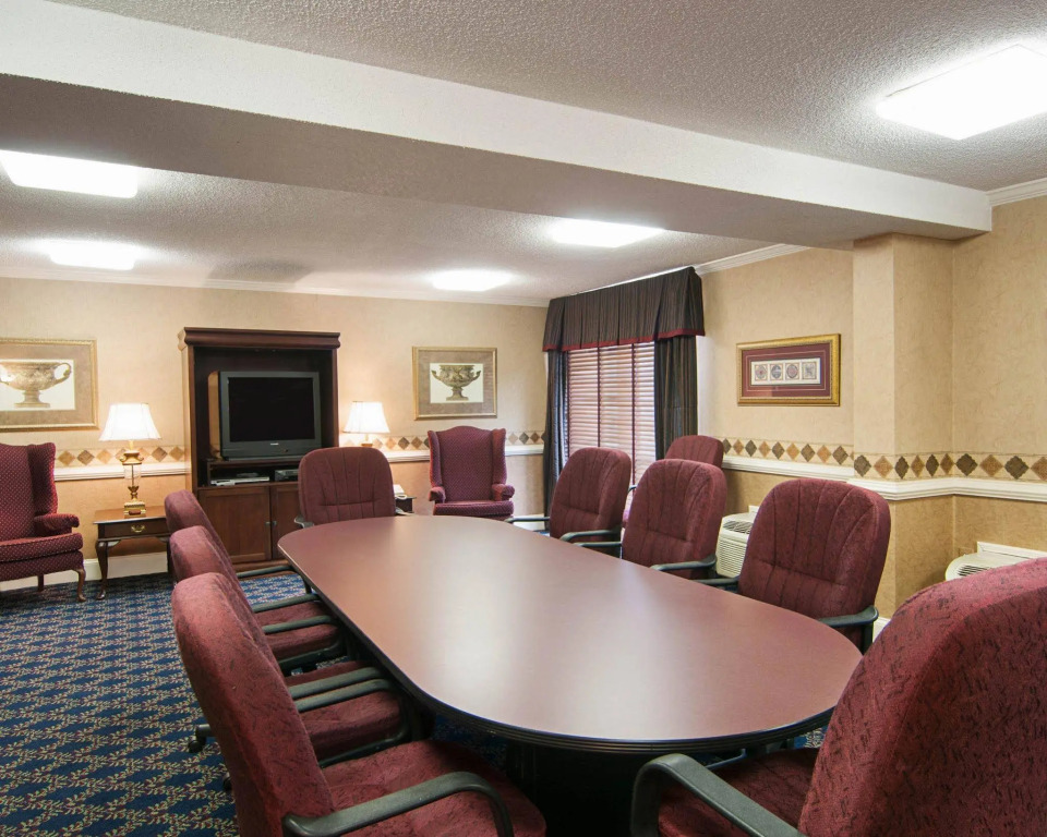 Comfort Inn & Suites near Danville Mall