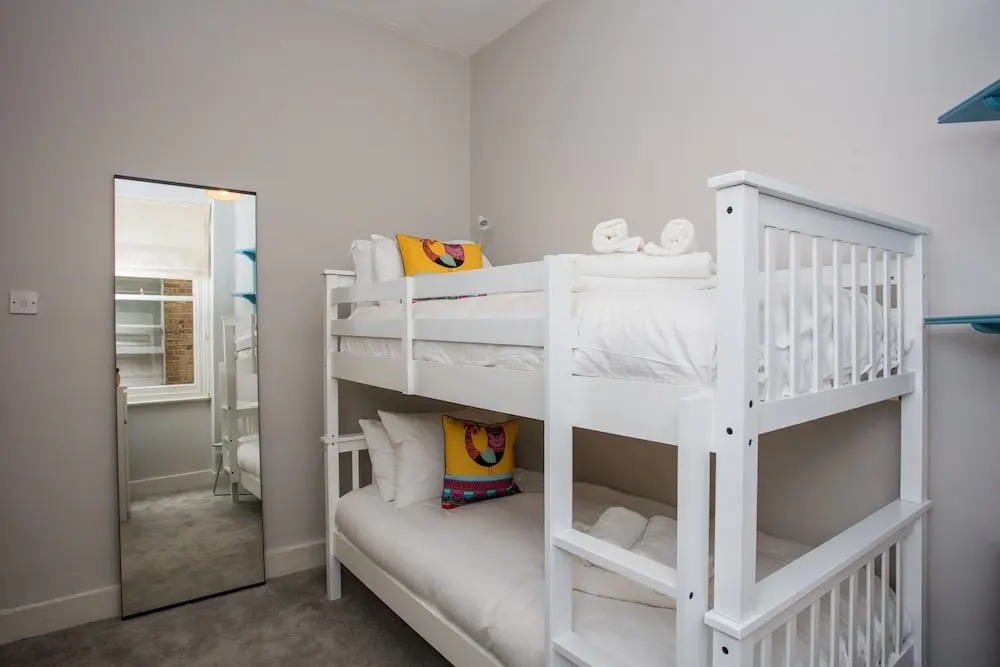 3 Bedroom Apartment by Battersea Park