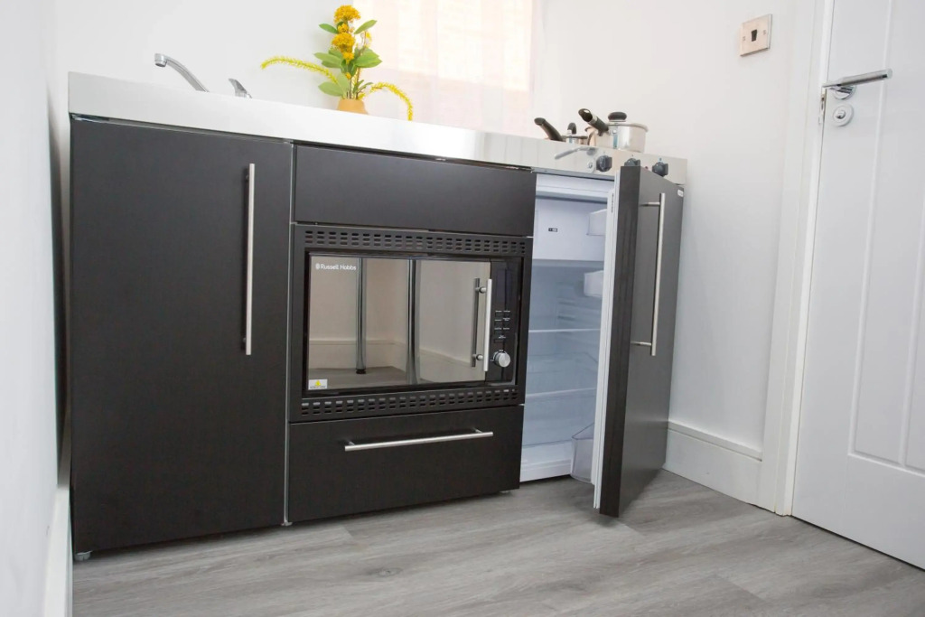 Heathrow Windsor Studios and rooms with free Wifi and Parking
