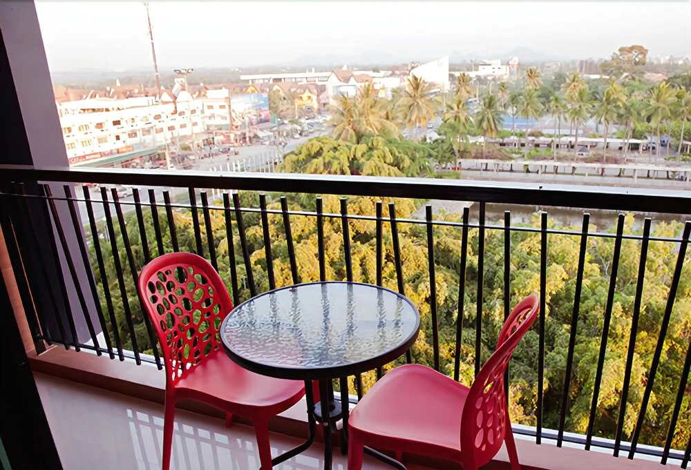 101 Holiday Suites
