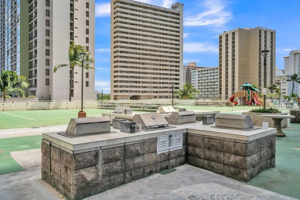 Deluxe 21st Floor Corner Condo with Diamond Head Views, FREE Parking & Wifi! by Koko Resort Vacation Rentals