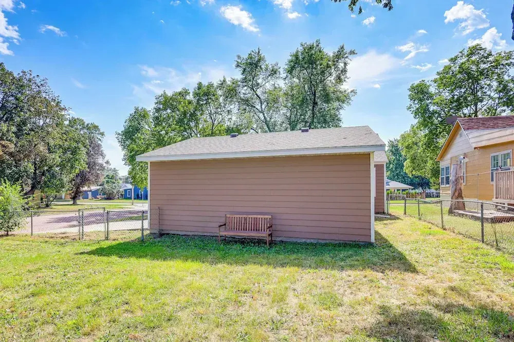 Half-mi to Dtwn Yankton & River: Charming Home!