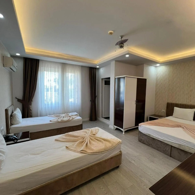 Grand Black Hotel