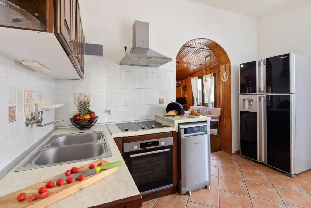 Villa Paradiso: Near beach, superb pool and garden