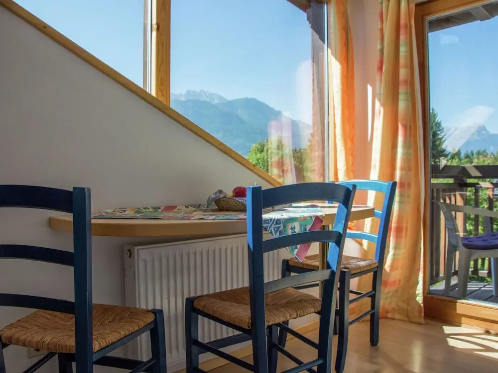 Beautiful Family Apartment With Swimming Pool, Conservatory and Balcony