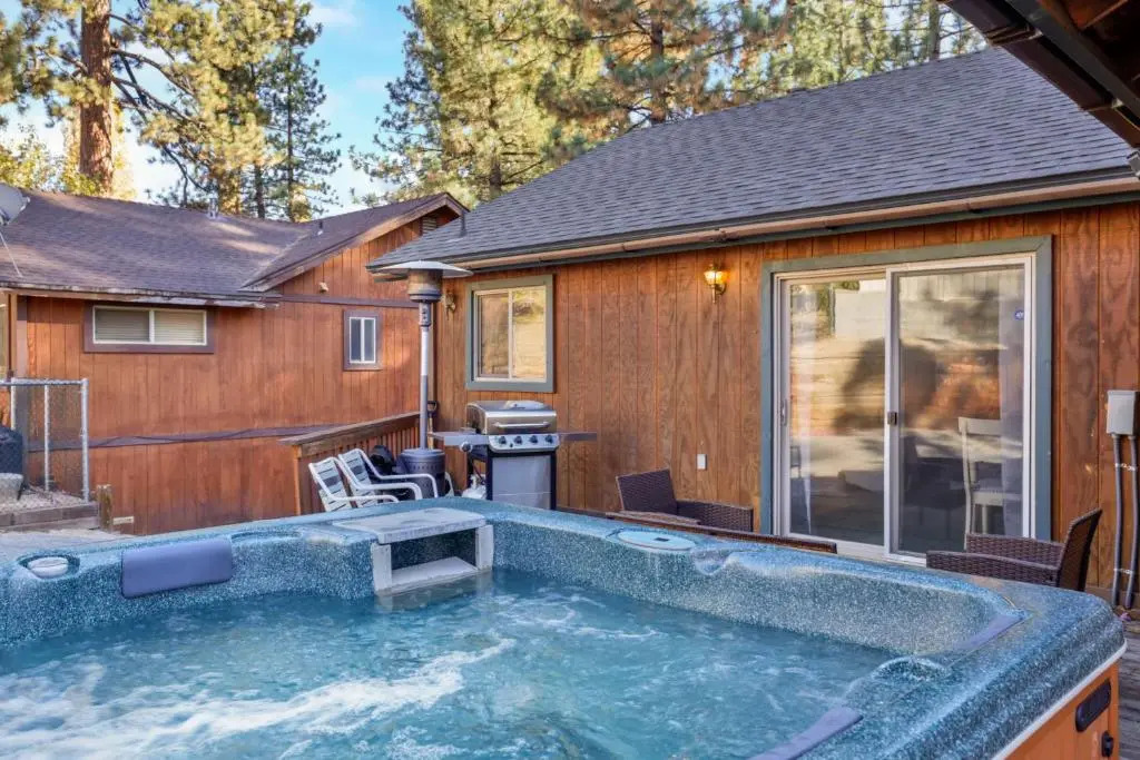River Rock Lodge - 1953 by Big Bear Vacations