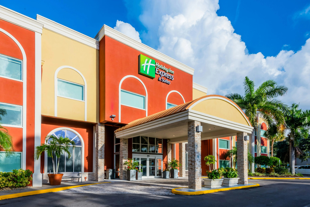 Holiday Inn Express Hotel & Suites Bradenton West by IHG