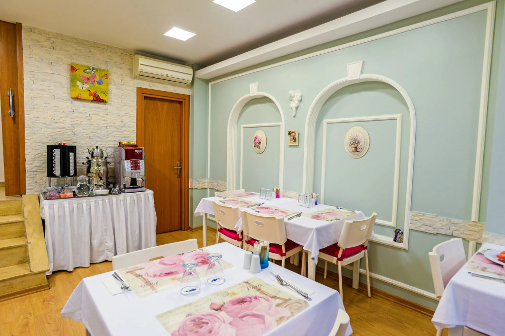 Retropera Hotel