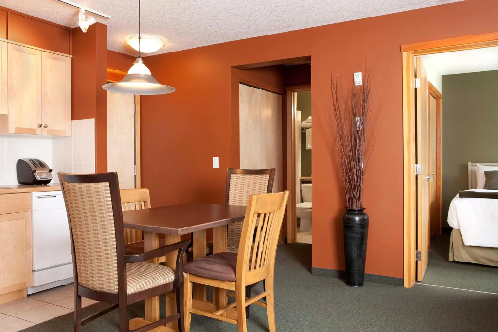 Windtower Lodge - Canmore