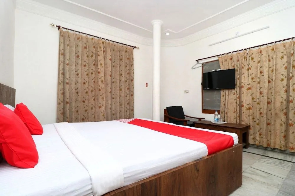 OYO 24116 A One Home Stay