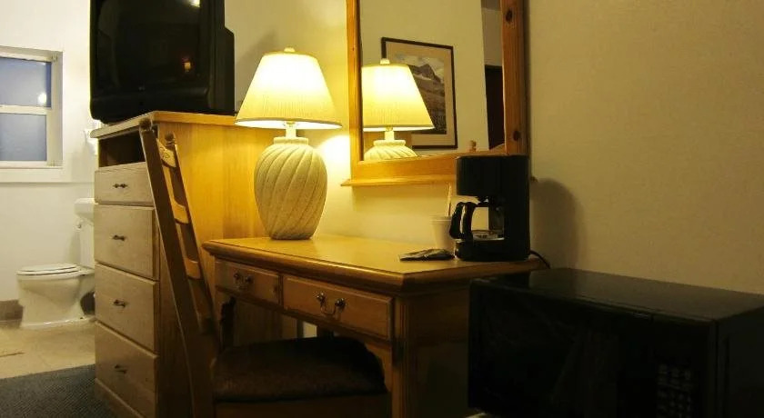 Mac’s Motel