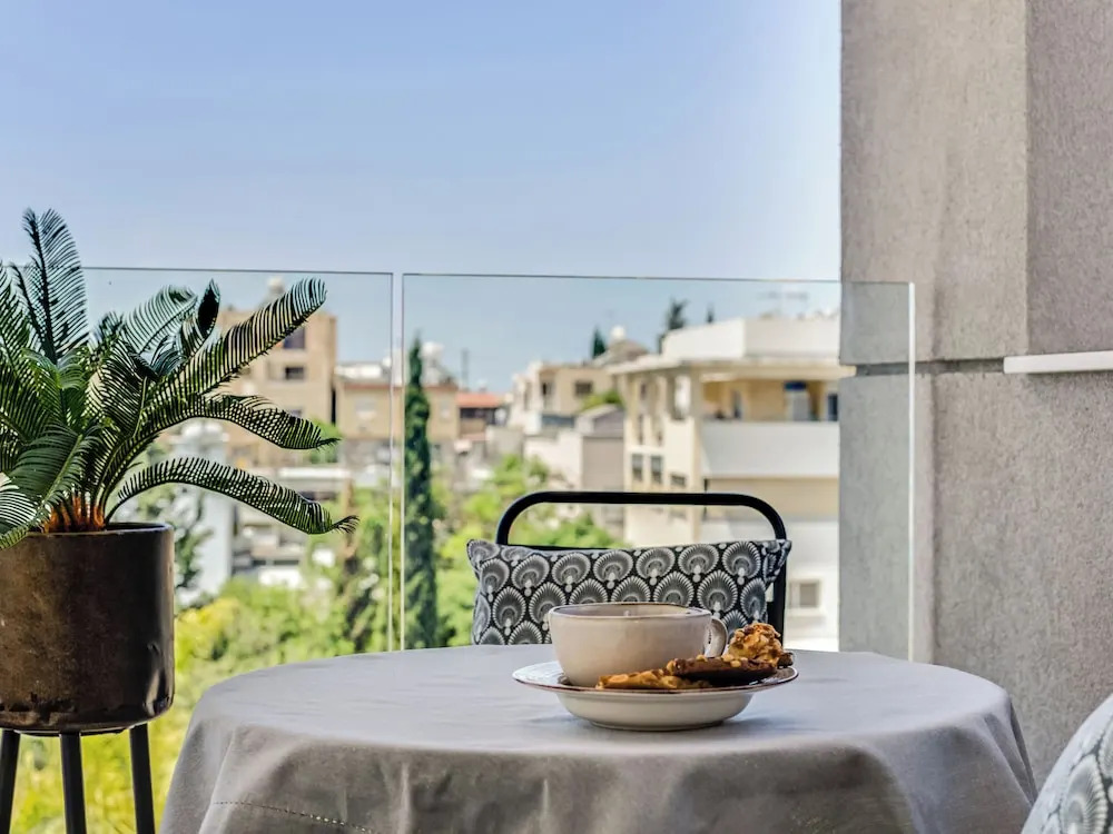 Sanders Elgio - Delightful 2-bdr Apt With Balcony