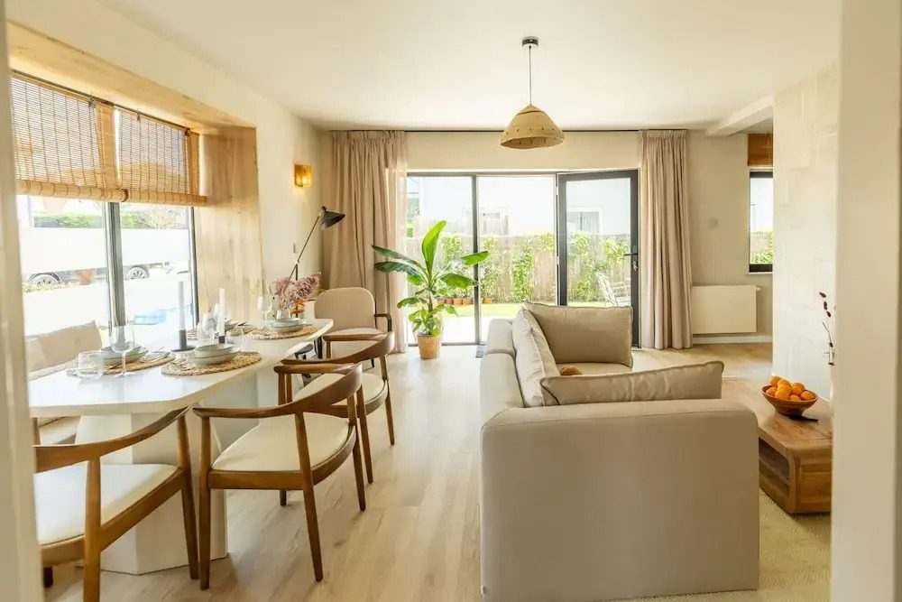 Modern Holiday Apartment With Garden Near the sea