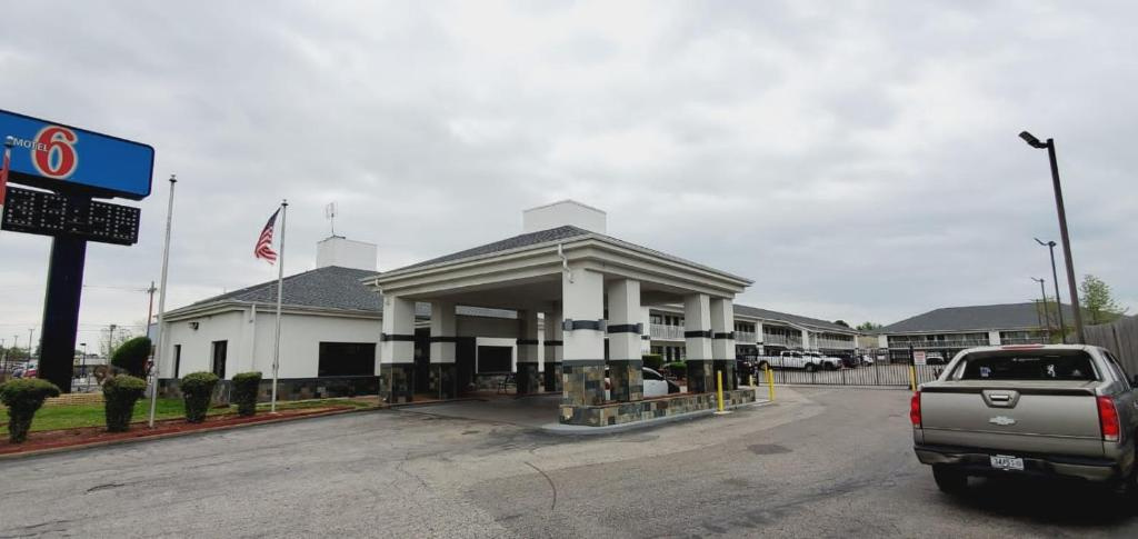 Motel 6 Memphis, TN - Graceland